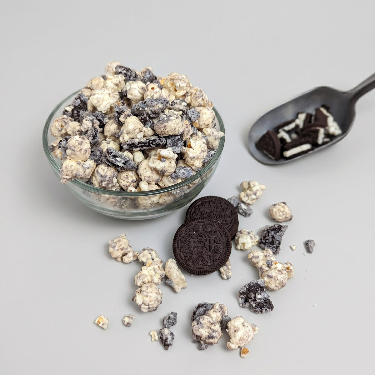 Commodore Cookies by The Popcorn Loft specialty chocolate popcorn snack with white chocolate coating and Oreo mix-in